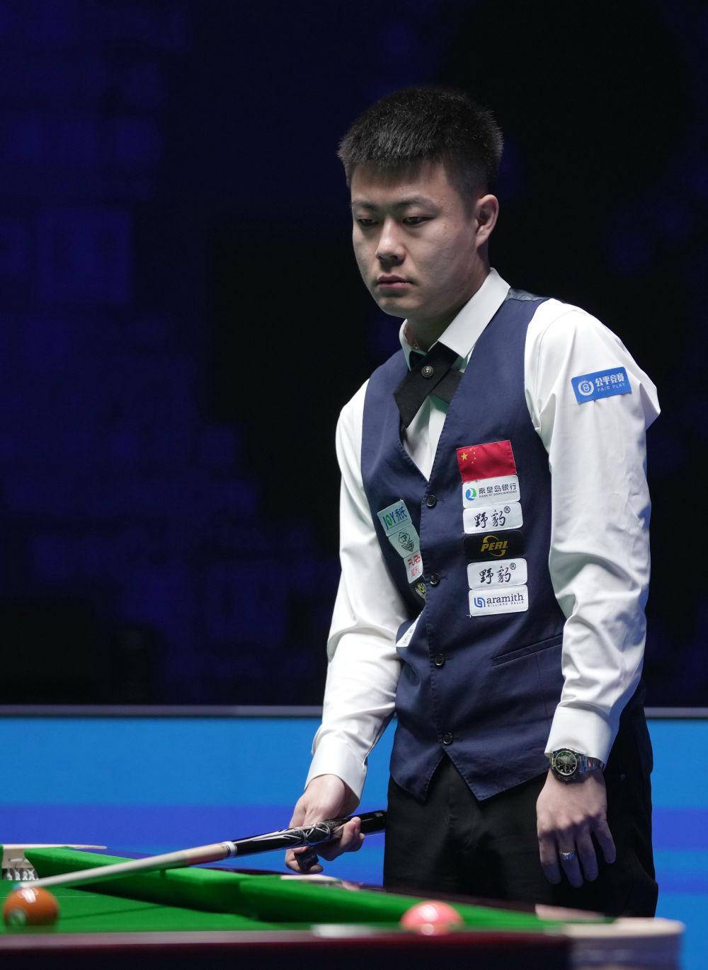 又以轻盈色 又以轻盈色